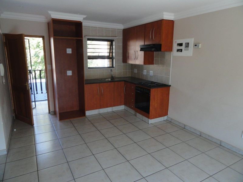 Excellent Buy- Upmarket Student apartment near the Northwest University for sale - Photo 2