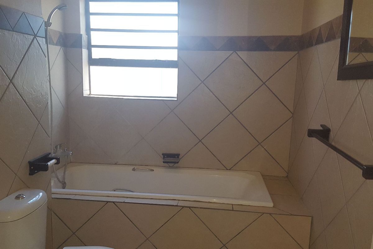 Modern two-bedroom apartment in the central of town - Potchefstroom for sale. - Photo 3
