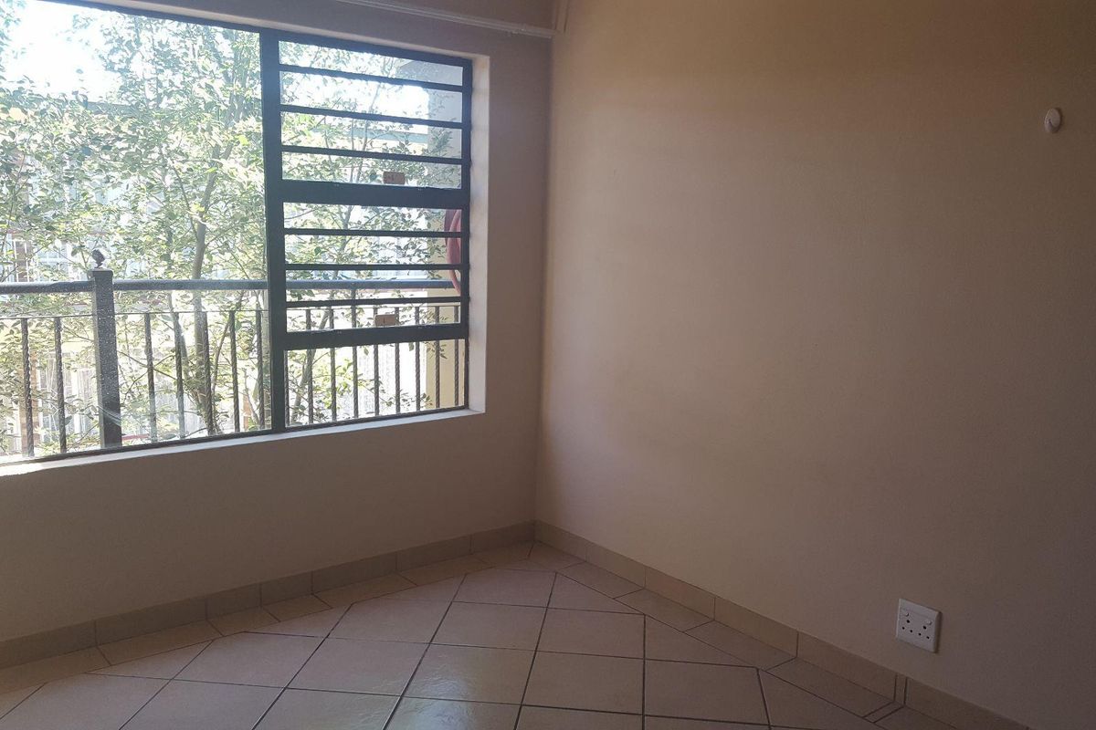 Modern two-bedroom apartment in the central of town - Potchefstroom for sale. - Photo 2
