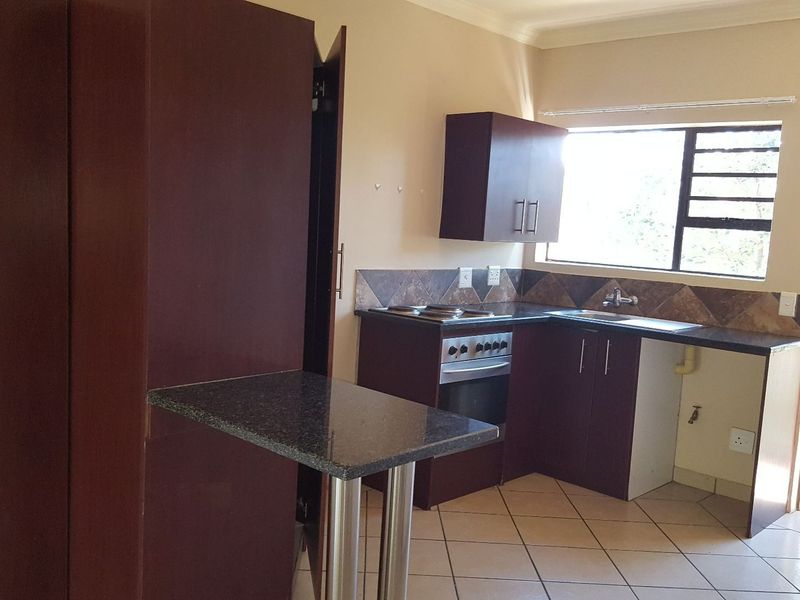 Modern two-bedroom apartment in the central of town - Potchefstroom for sale. - Photo 6