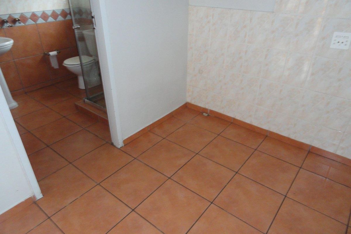 Modern two-bedroom apartment for sale - Potchefstroom - Photo 3