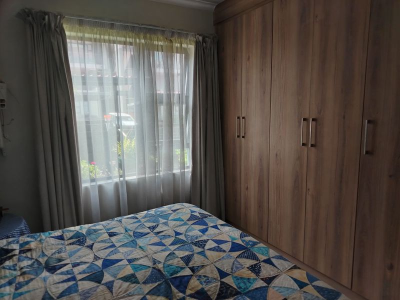 Modern Comfort Meets Easy Living - Photo 10