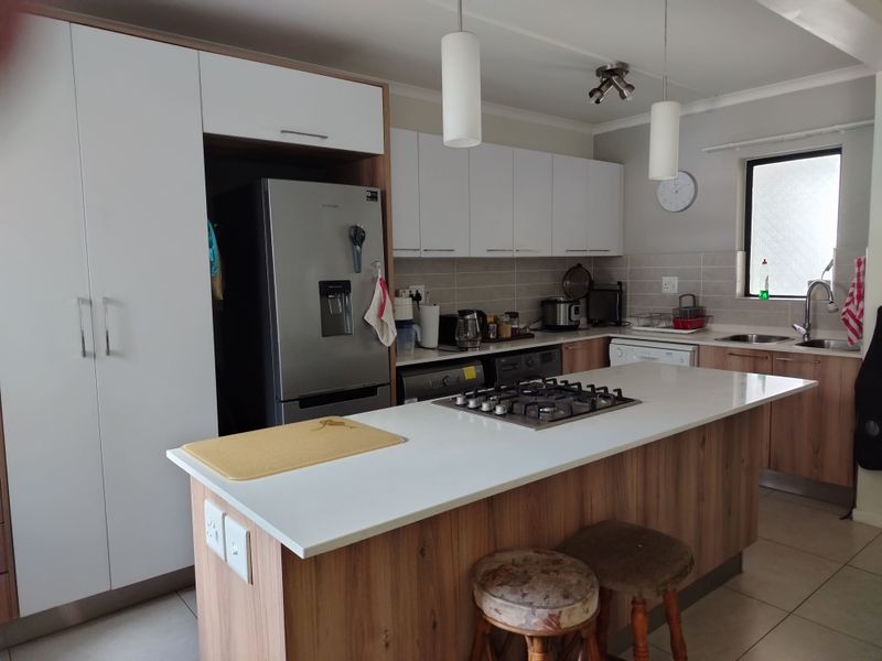 Modern Comfort Meets Easy Living - Photo 7