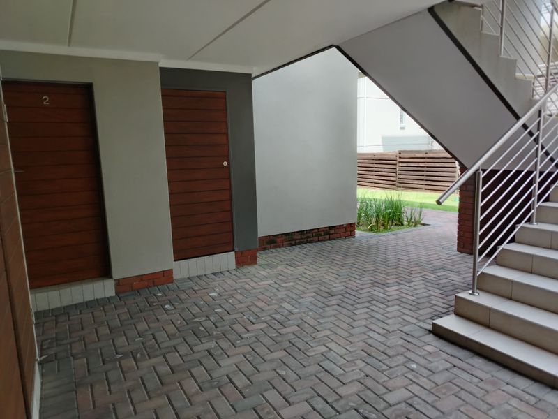 Modern Comfort Meets Easy Living - Photo 8