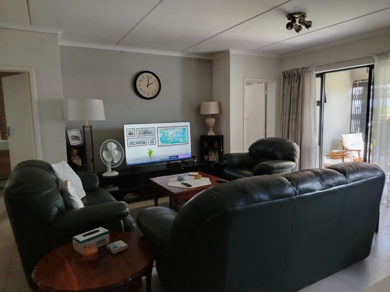 Modern Comfort Meets Easy Living - Photo 4