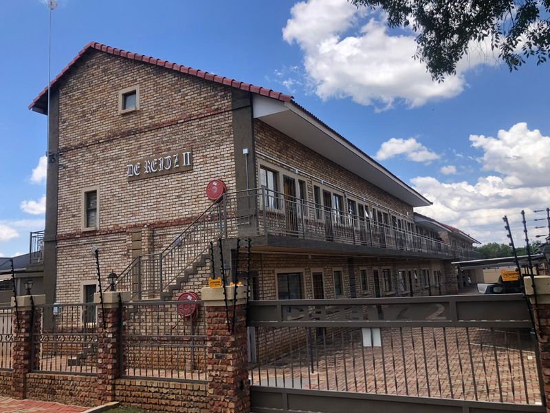 Apartment living! - Photo 2