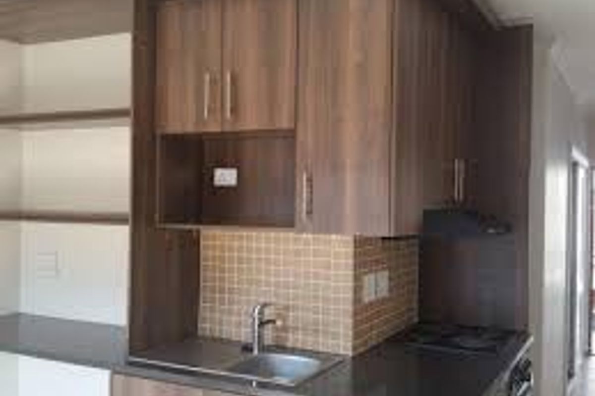 Upmarket, spacious and safe! - Photo 4