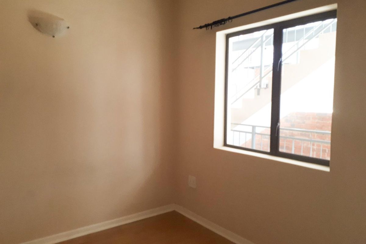 Upmarket, spacious and safe! - Photo 3