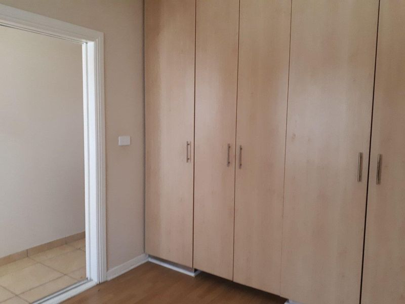 Upmarket, spacious and safe! - Photo 2