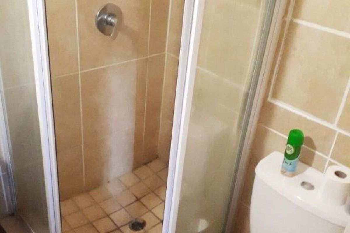 Upmarket, spacious and safe! - Photo 5