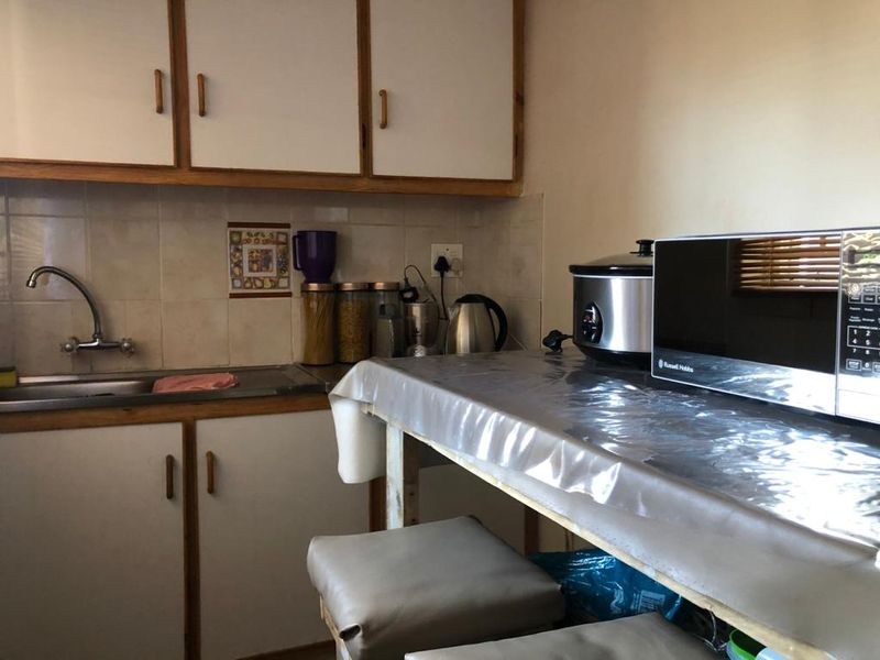 A neat and cozy bachelor's apartment - Photo 2