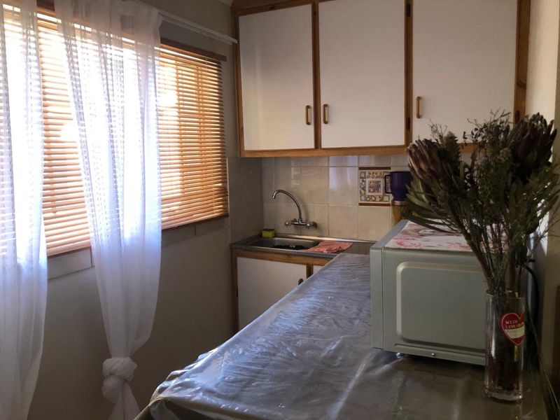 A neat and cozy bachelor's apartment - Photo 3