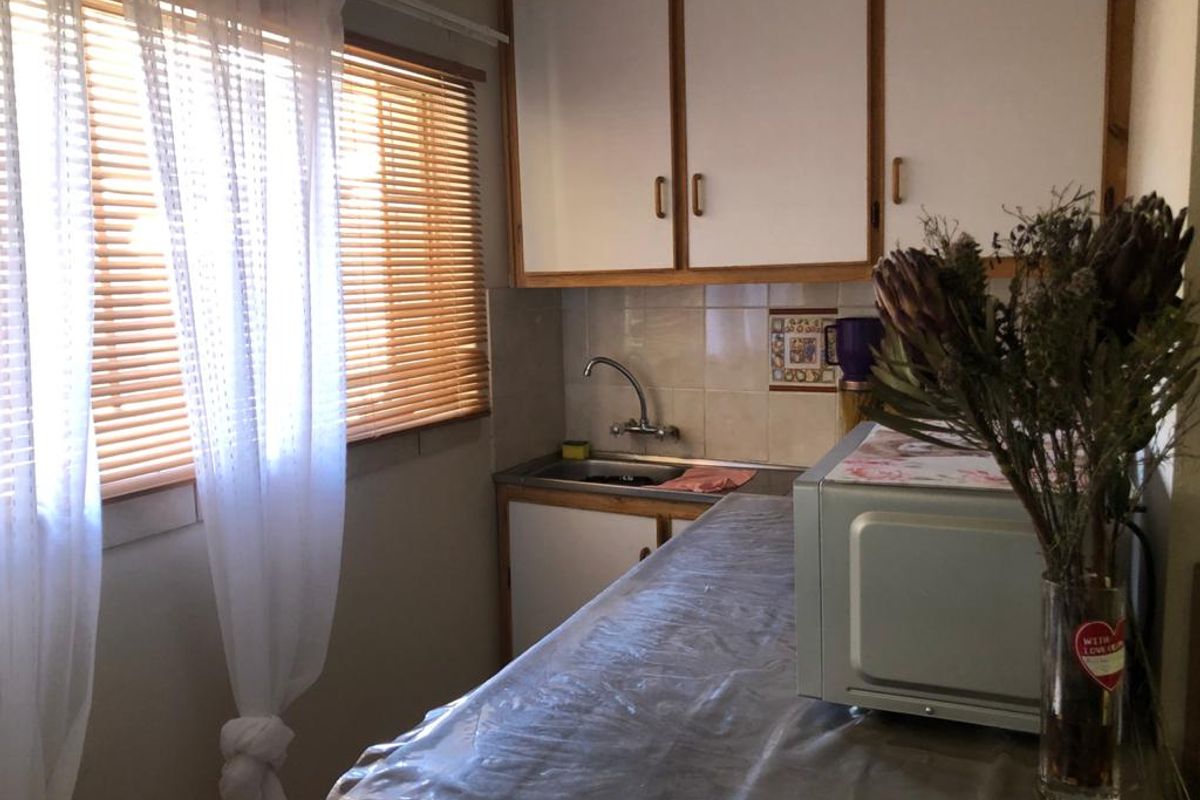 A neat and cozy bachelor's apartment - Photo 3