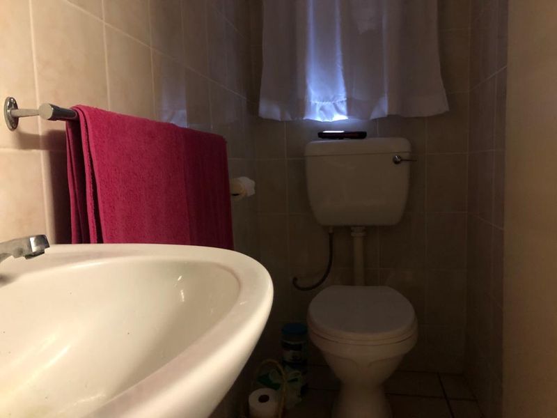 A neat and cozy bachelor's apartment - Photo 6