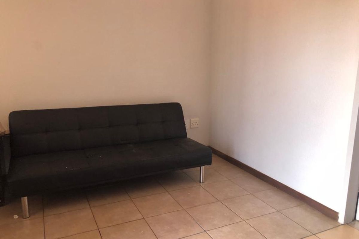 Generously-szied apartment - Photo 4