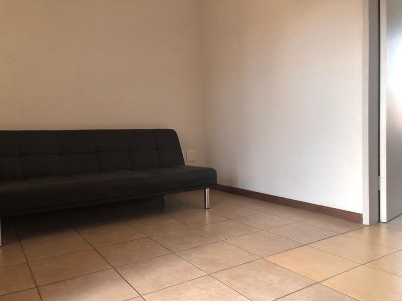 Generously-szied apartment - Photo 5