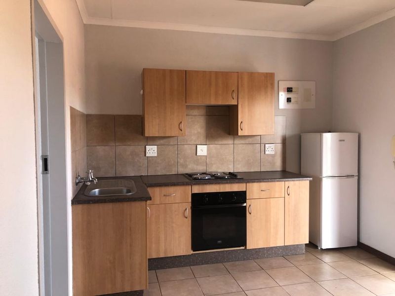 Generously-szied apartment - Photo 3