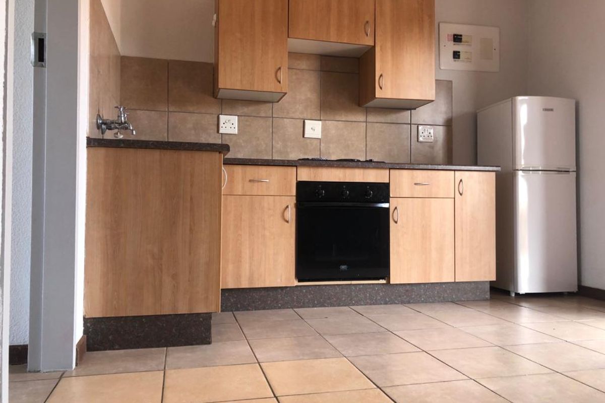 Generously-szied apartment - Photo 2