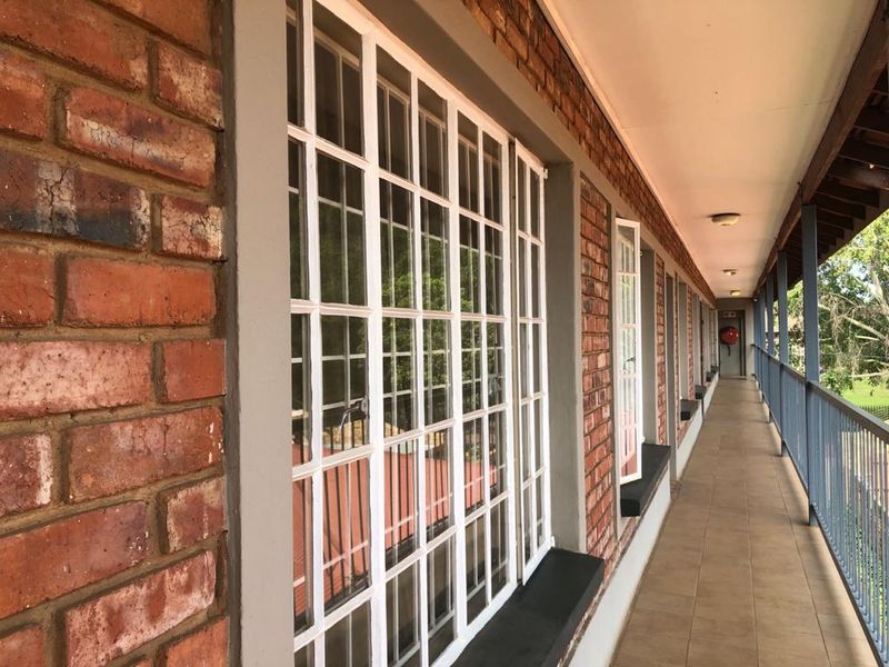 Generously-szied apartment - Photo 9