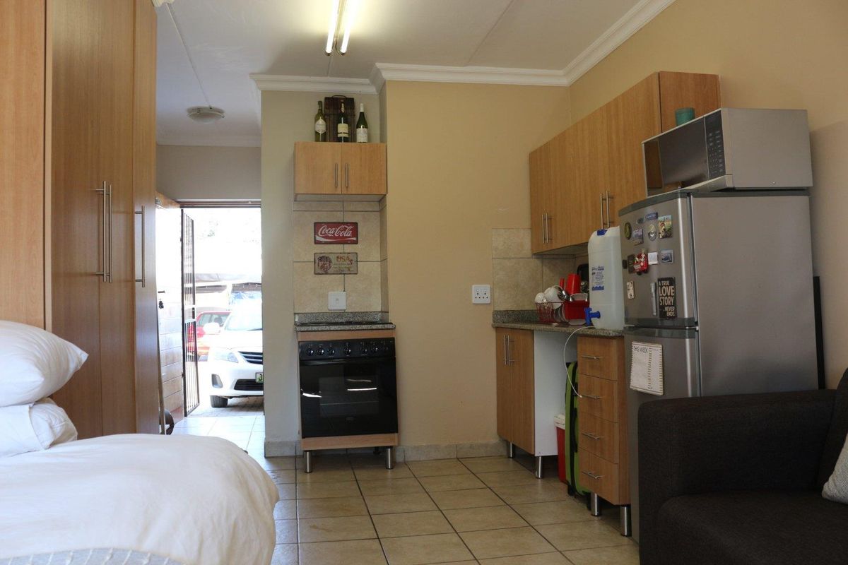 A very special bachelor's apartment - Photo 3