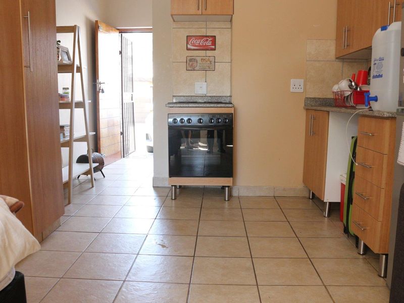 A very special bachelor's apartment - Photo 4