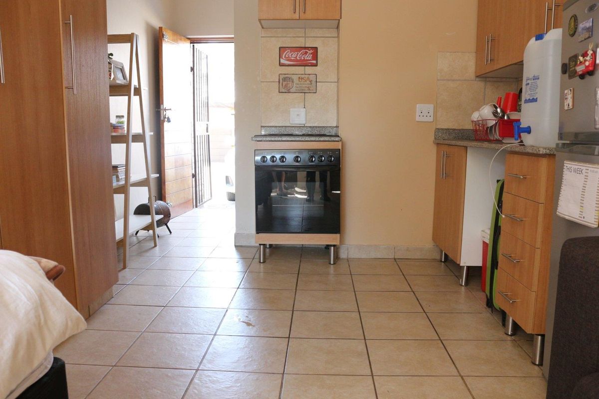 A very special bachelor's apartment - Photo 4