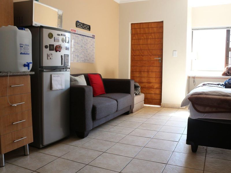 A very special bachelor's apartment - Photo 2