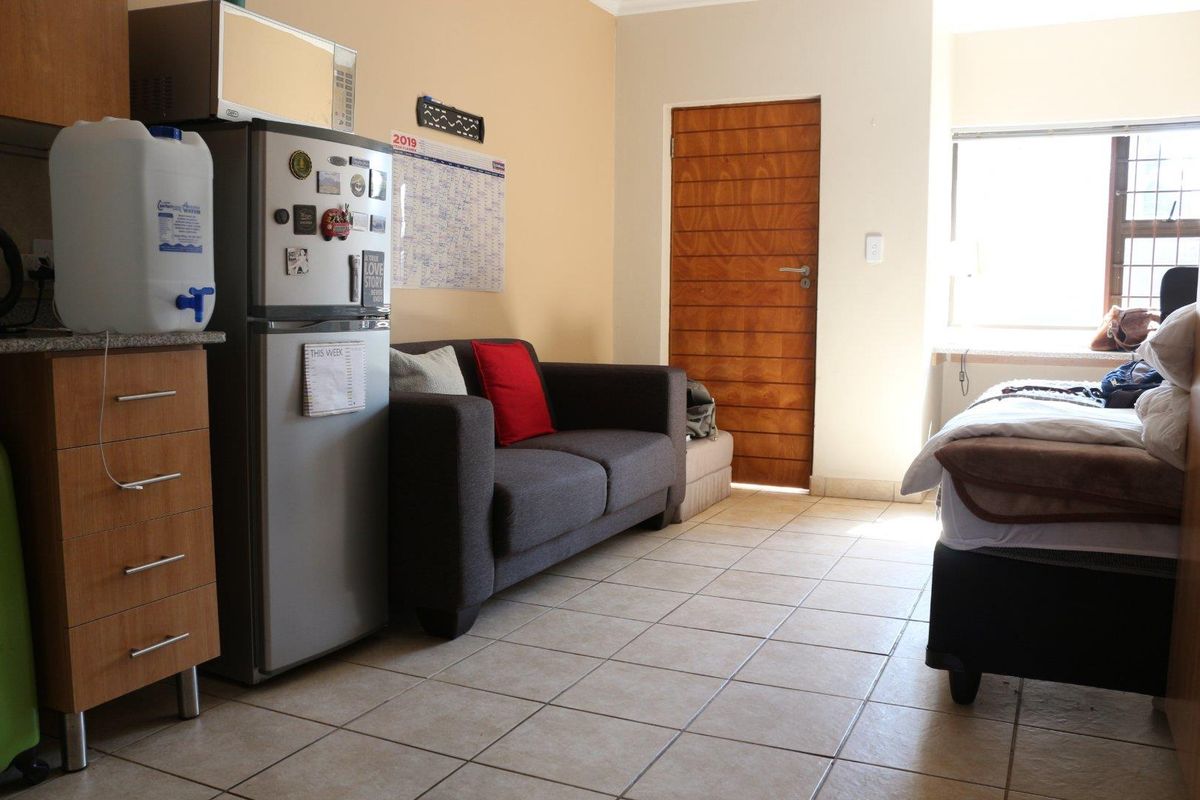 A very special bachelor's apartment - Photo 2