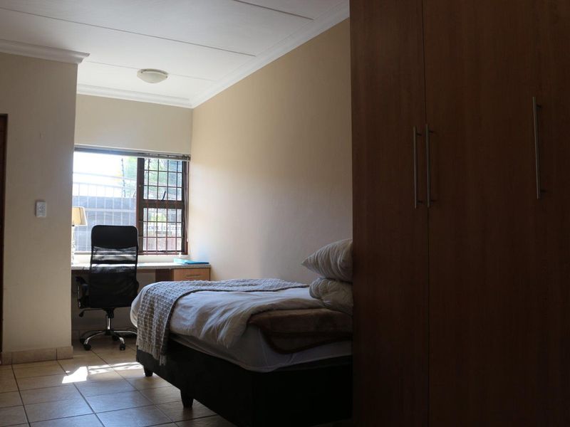 A very special bachelor's apartment - Photo 6