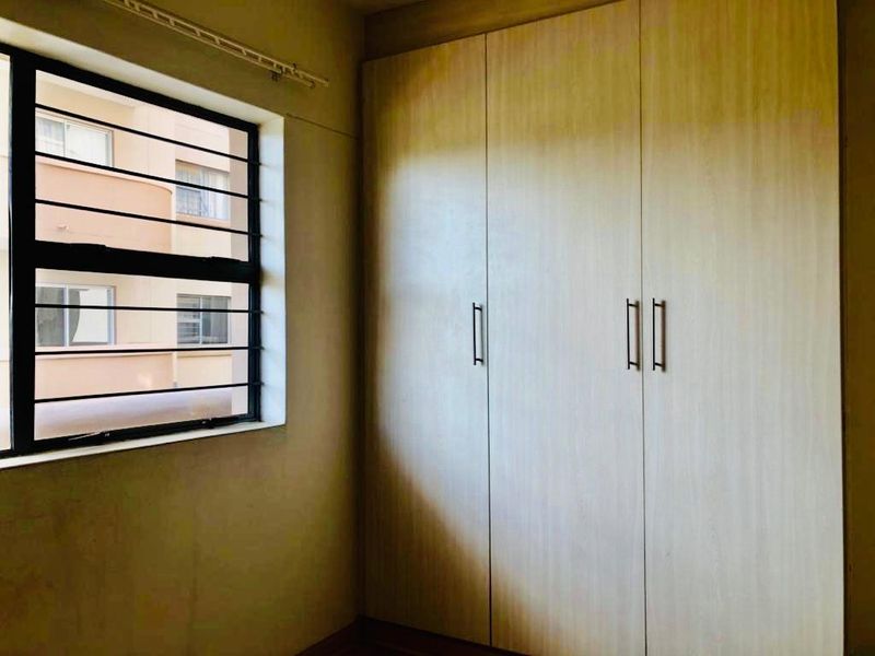 Apartment living at it's best - Photo 4