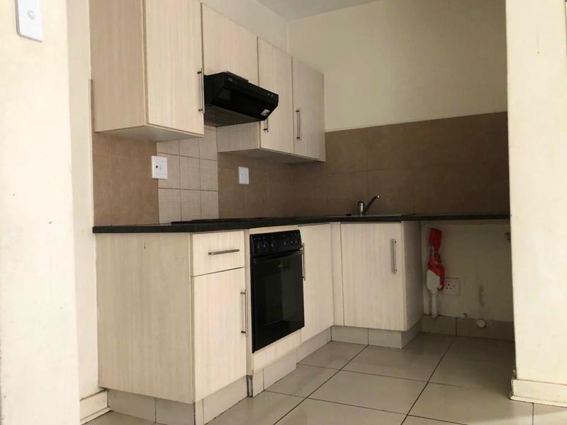 Apartment living at it's best - Photo 2