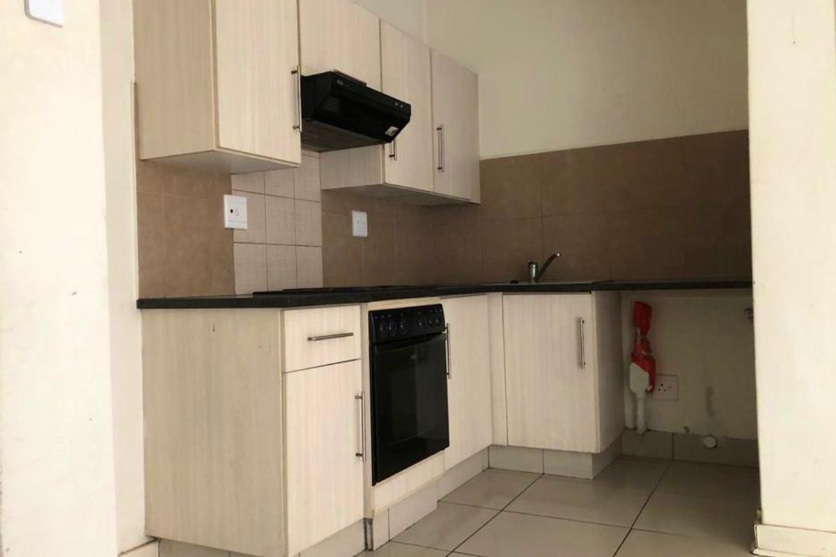 Apartment living at it's best - Photo 2