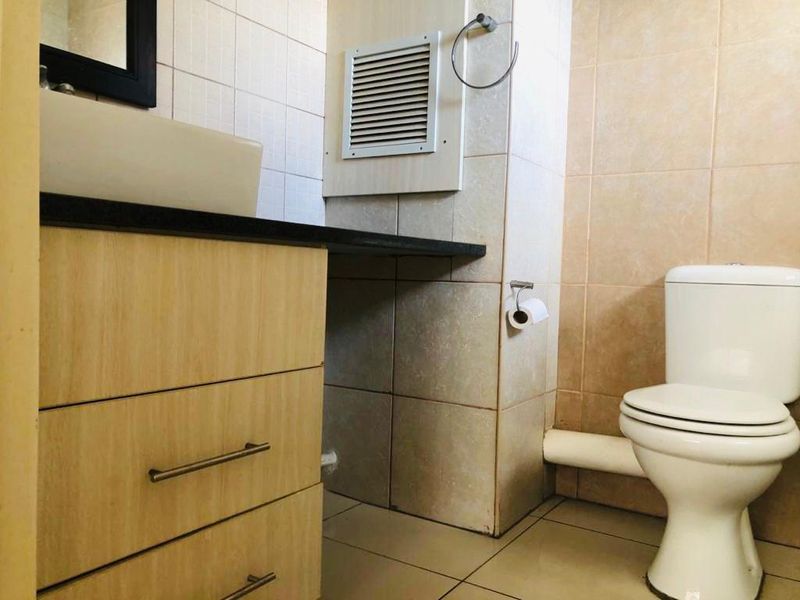 Apartment living at it's best - Photo 5