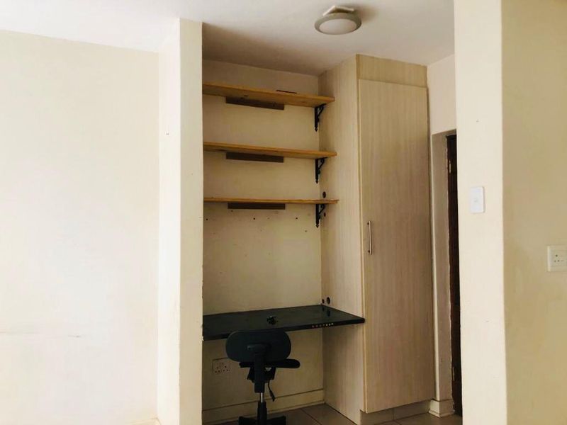 Apartment living at it's best - Photo 6