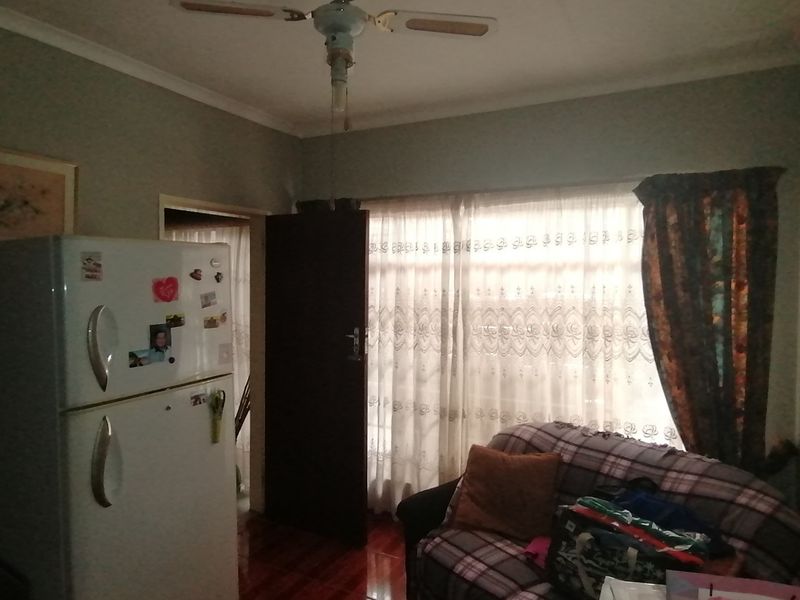 Stunning home in the heart of Florauna. - Photo 5