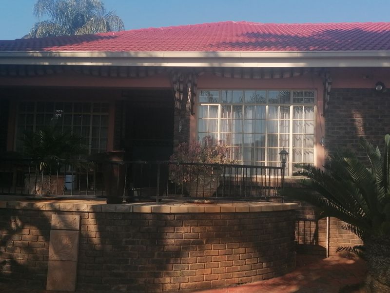 Stunning home in the heart of Florauna. - Photo 2