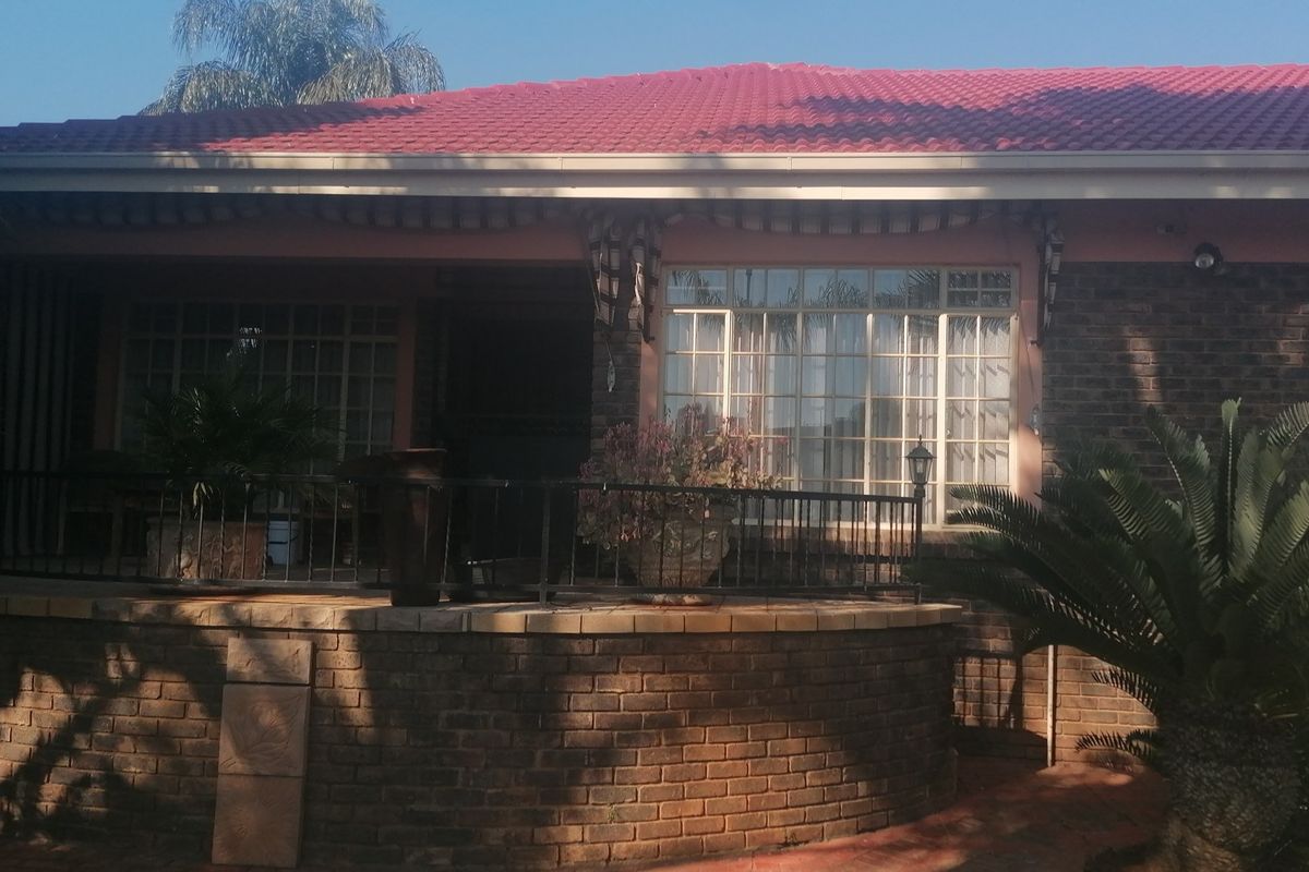 Stunning home in the heart of Florauna. - Photo 2