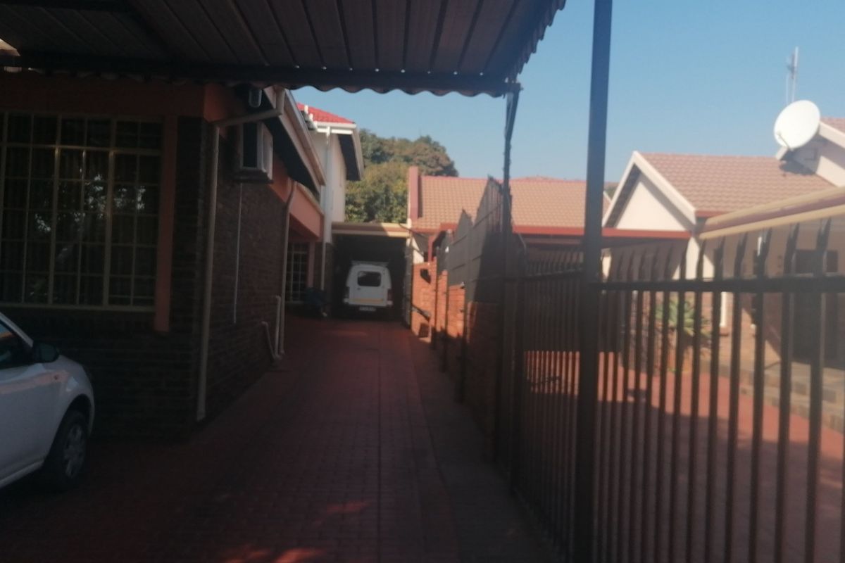 Stunning home in the heart of Florauna. - Photo 3