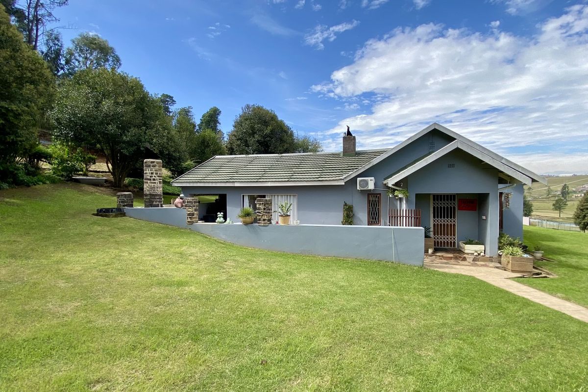 Spacious Four-Bedroom Family Home with Flatlet in Mooi River - Photo 2