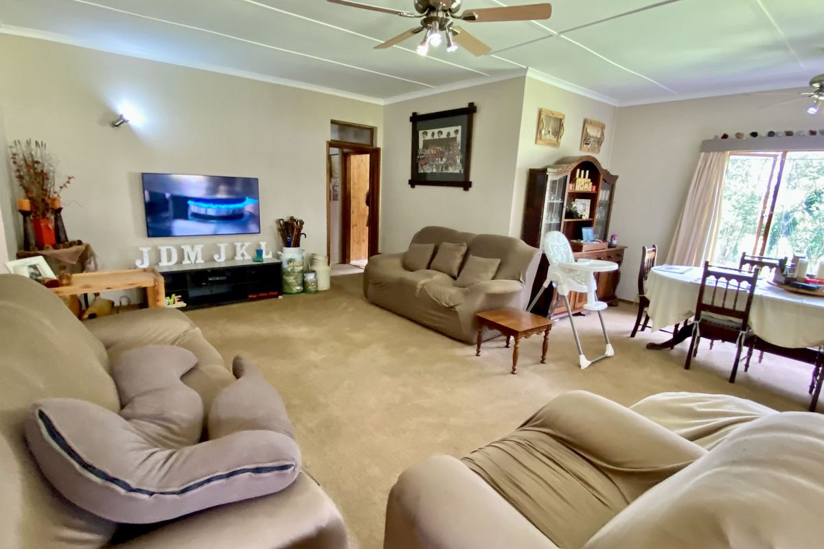 Spacious Four-Bedroom Family Home with Flatlet in Mooi River - Photo 3