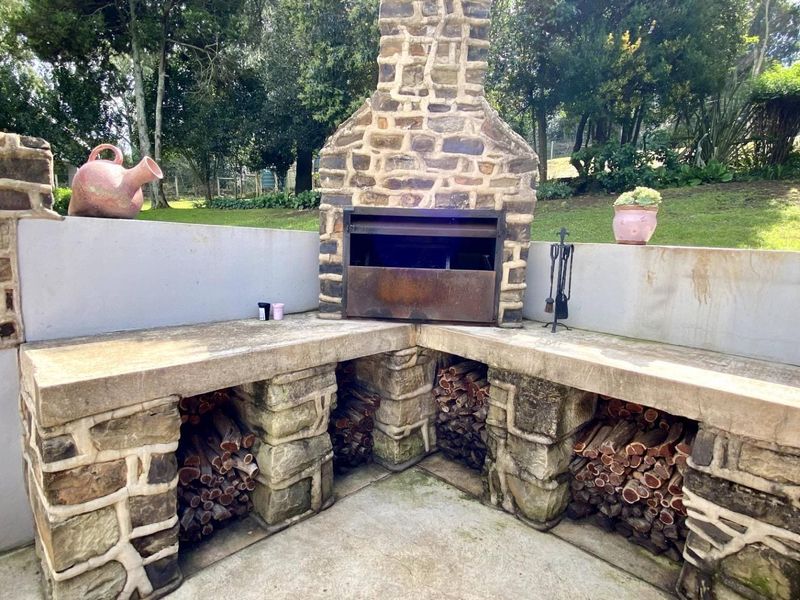 Spacious Four-Bedroom Family Home with Flatlet in Mooi River - Photo 8