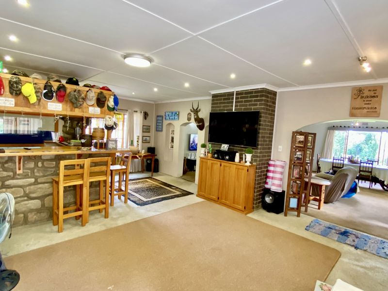 Spacious Four-Bedroom Family Home with Flatlet in Mooi River - Photo 5