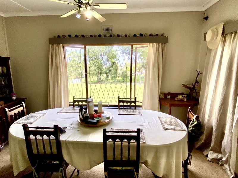 Spacious Four-Bedroom Family Home with Flatlet in Mooi River - Photo 4