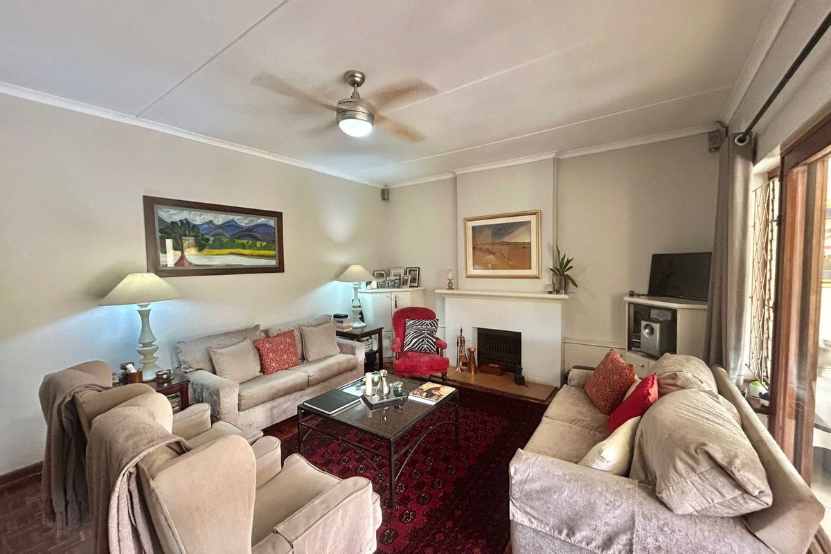 Well-Maintained 3 Bedroom Home with 4 Income-Generating Flatlets in Montrose - Photo 3