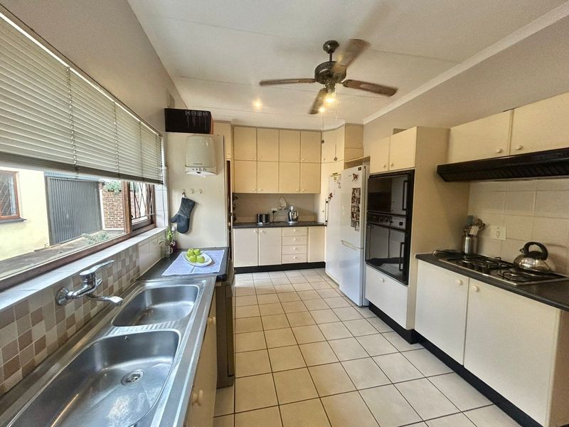 Well-Maintained 3 Bedroom Home with 4 Income-Generating Flatlets in Montrose - Photo 7