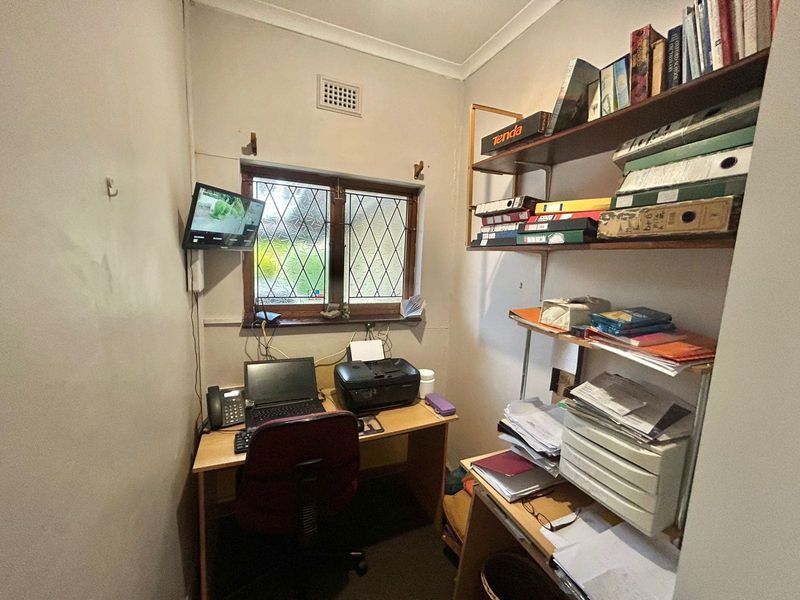 Well-Maintained 3 Bedroom Home with 4 Income-Generating Flatlets in Montrose - Photo 8