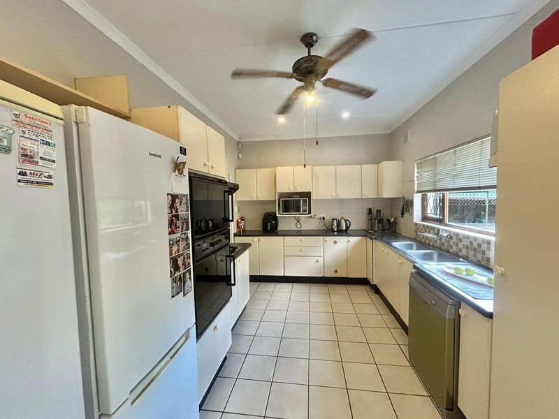 Well-Maintained 3 Bedroom Home with 4 Income-Generating Flatlets in Montrose - Photo 6