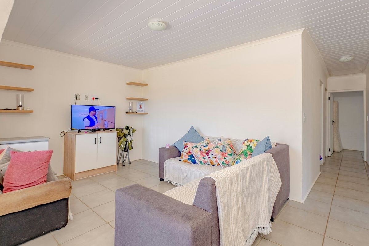 Family Home for Sale in Struisbaai North - Photo 5