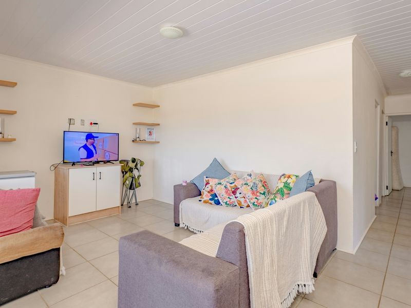 Family Home for Sale in Struisbaai North - Photo 5