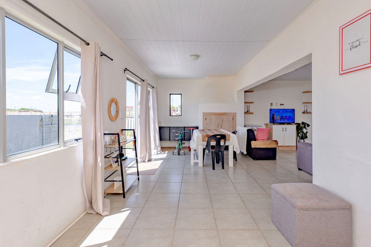 Family Home for Sale in Struisbaai North - Photo 3
